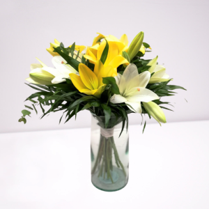 ramo liliums amarillos y blancos